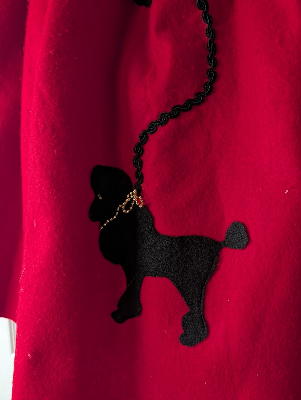 Vintage Style Red Poodle Skirt Black Applique Full Circle 50s Rockabilly Costume - Picture 4 of 5